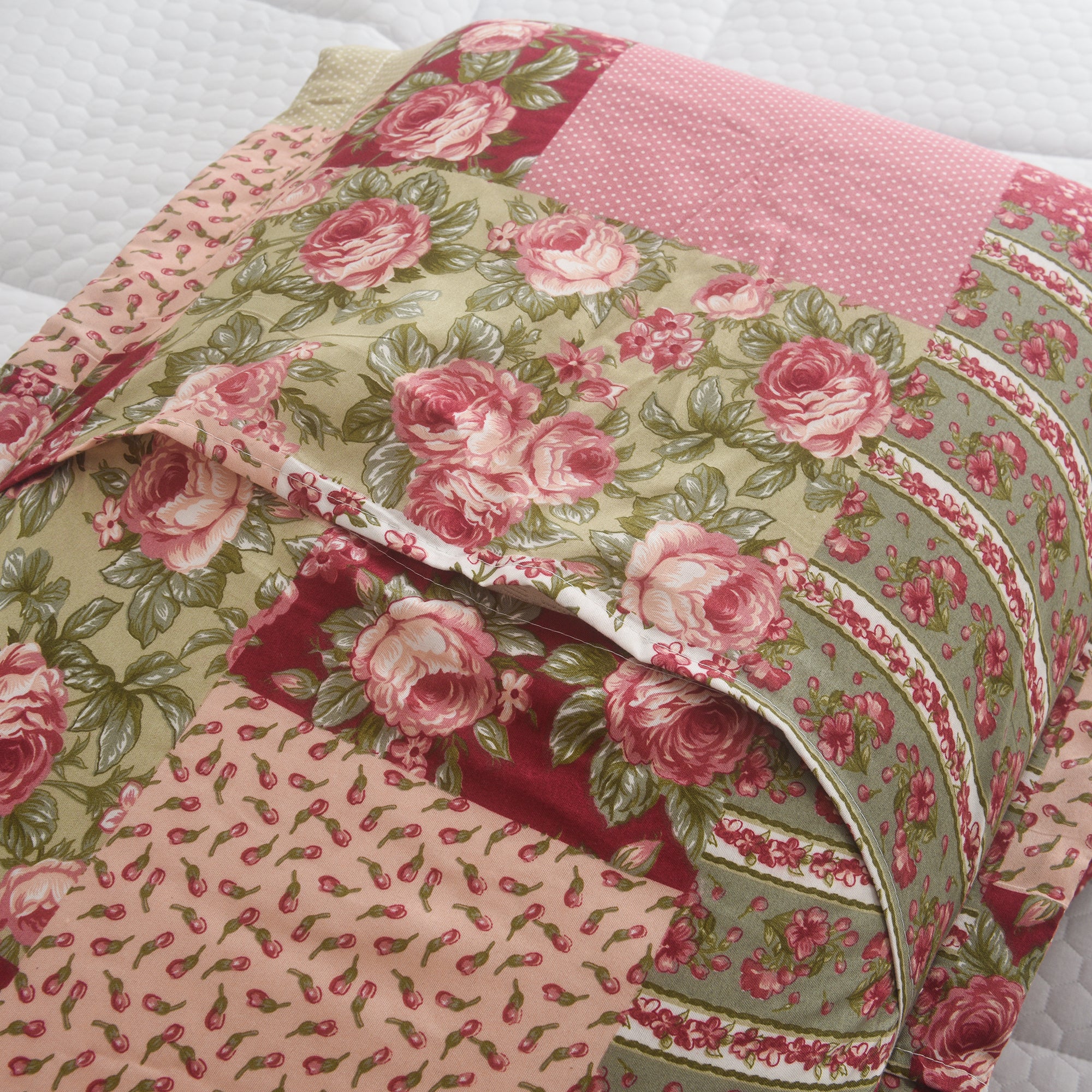 3 Piece Luxury Quilted Bedspread Set – Reversible Floral Patchwork Bedspread with Pillow Shams | Soft Microfibre Bed Throw for Double & King Size Beds