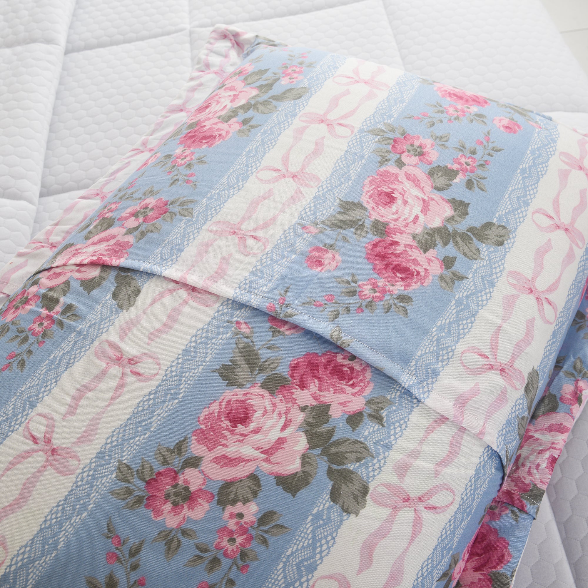 3 Piece Luxury Quilted Bedspread Set – Reversible Floral Patchwork Bedspread with Pillow Shams | Soft Microfibre Bed Throw for Double & King Size Beds