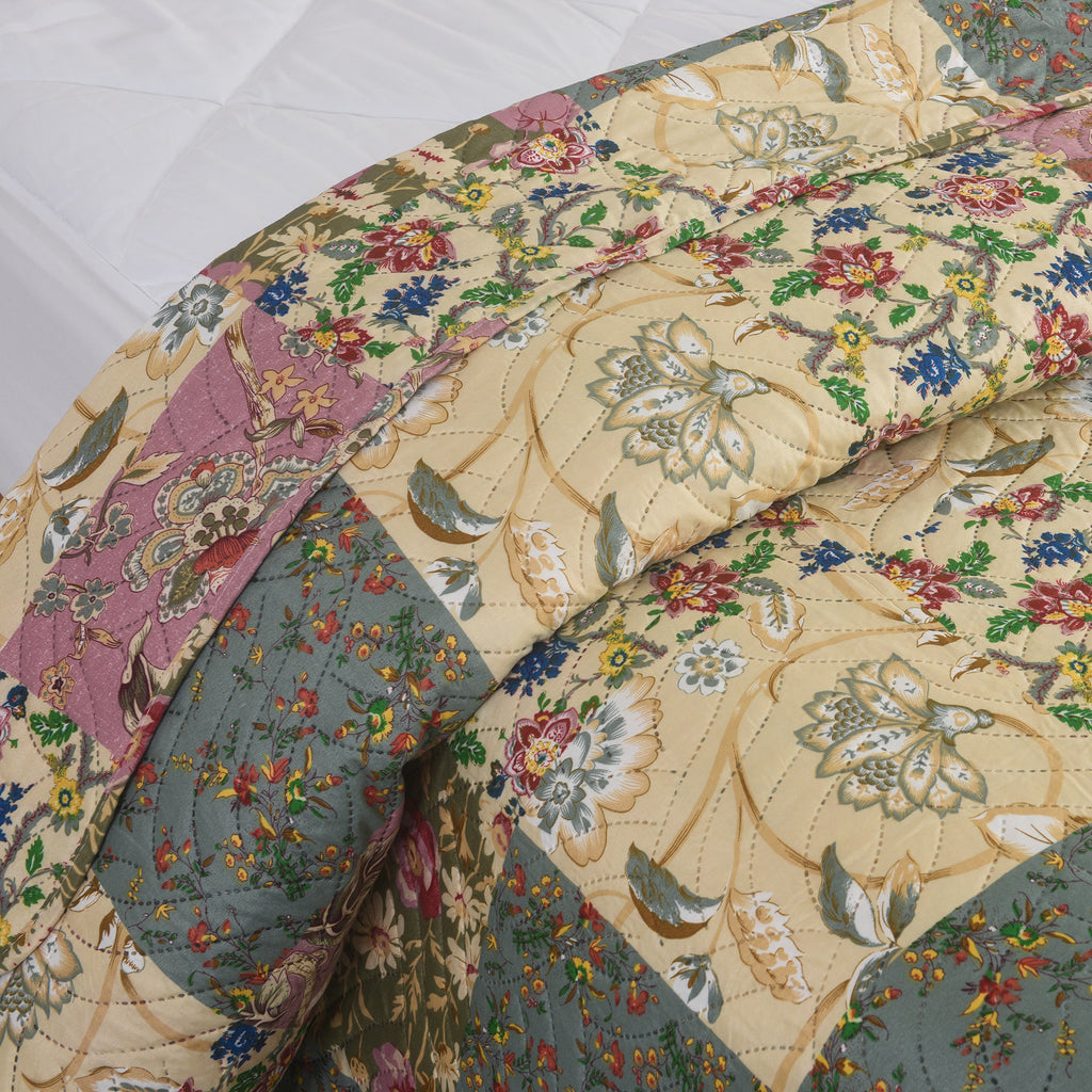 3 Piece Luxury Quilted Bedspread Set – Reversible Floral Patchwork Bedspread with Pillow Shams | Soft Microfibre Bed Throw for Double & King Size Beds