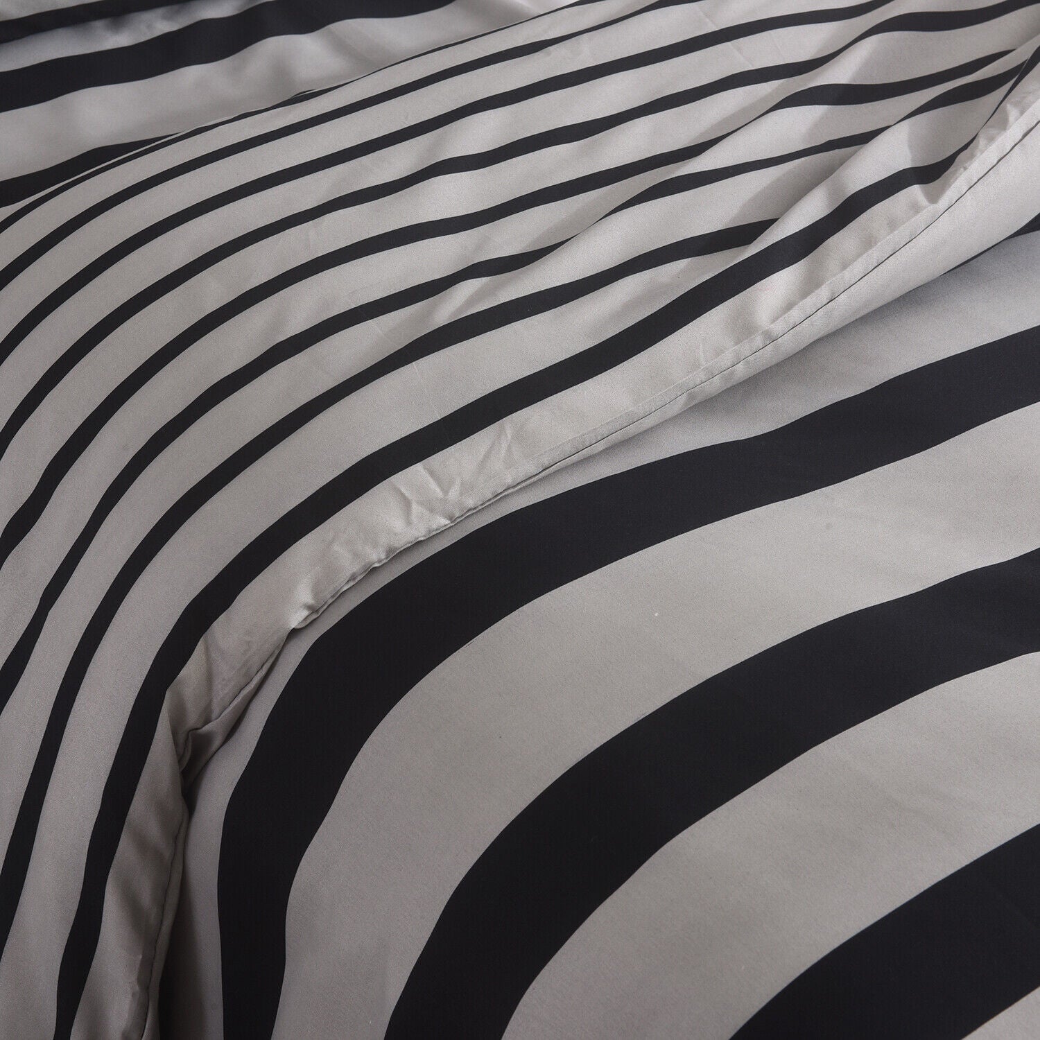 MillPrice 4-Piece Bedding Set – Refined Comfort in Signature Designs