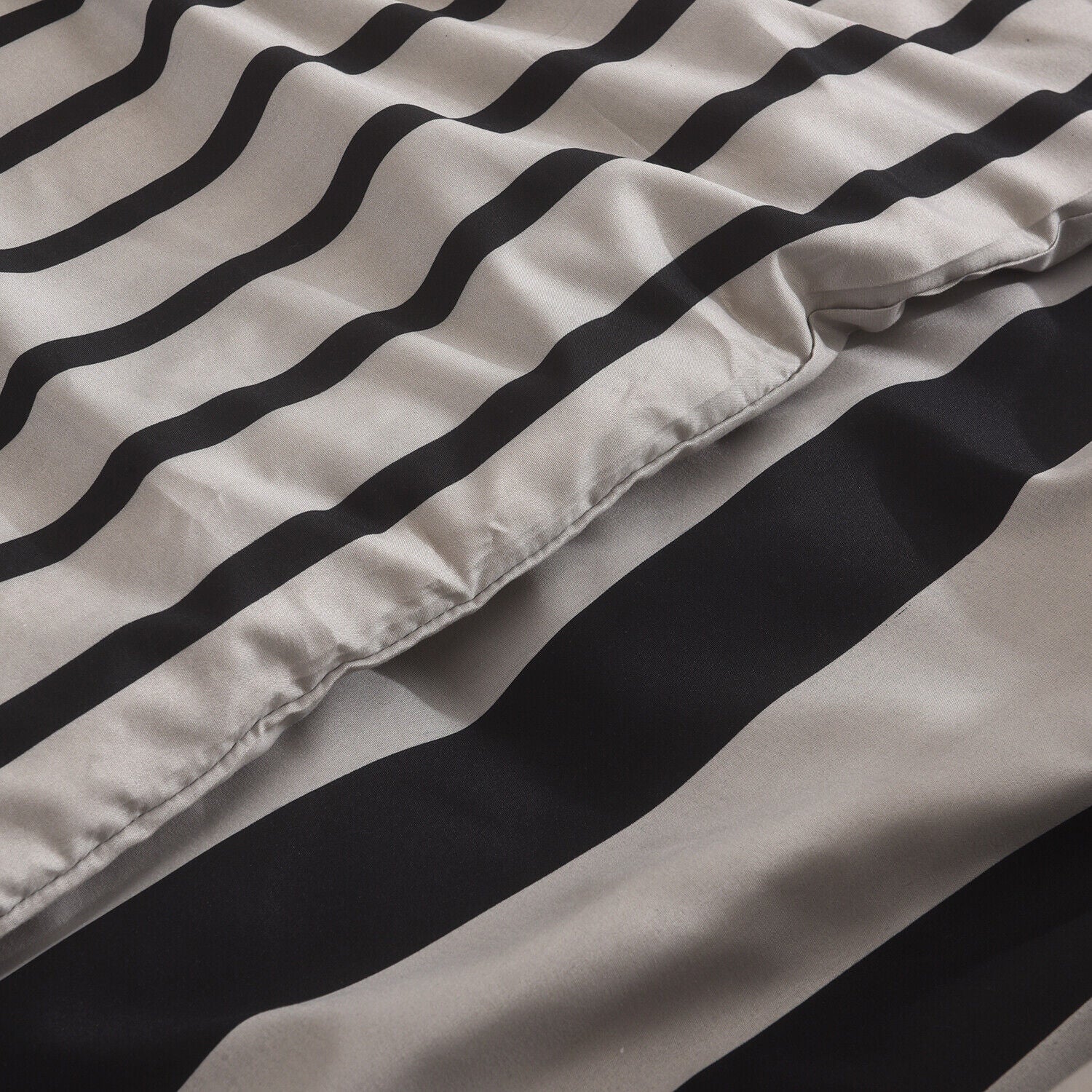 MillPrice 4-Piece Bedding Set – Refined Comfort in Signature Designs