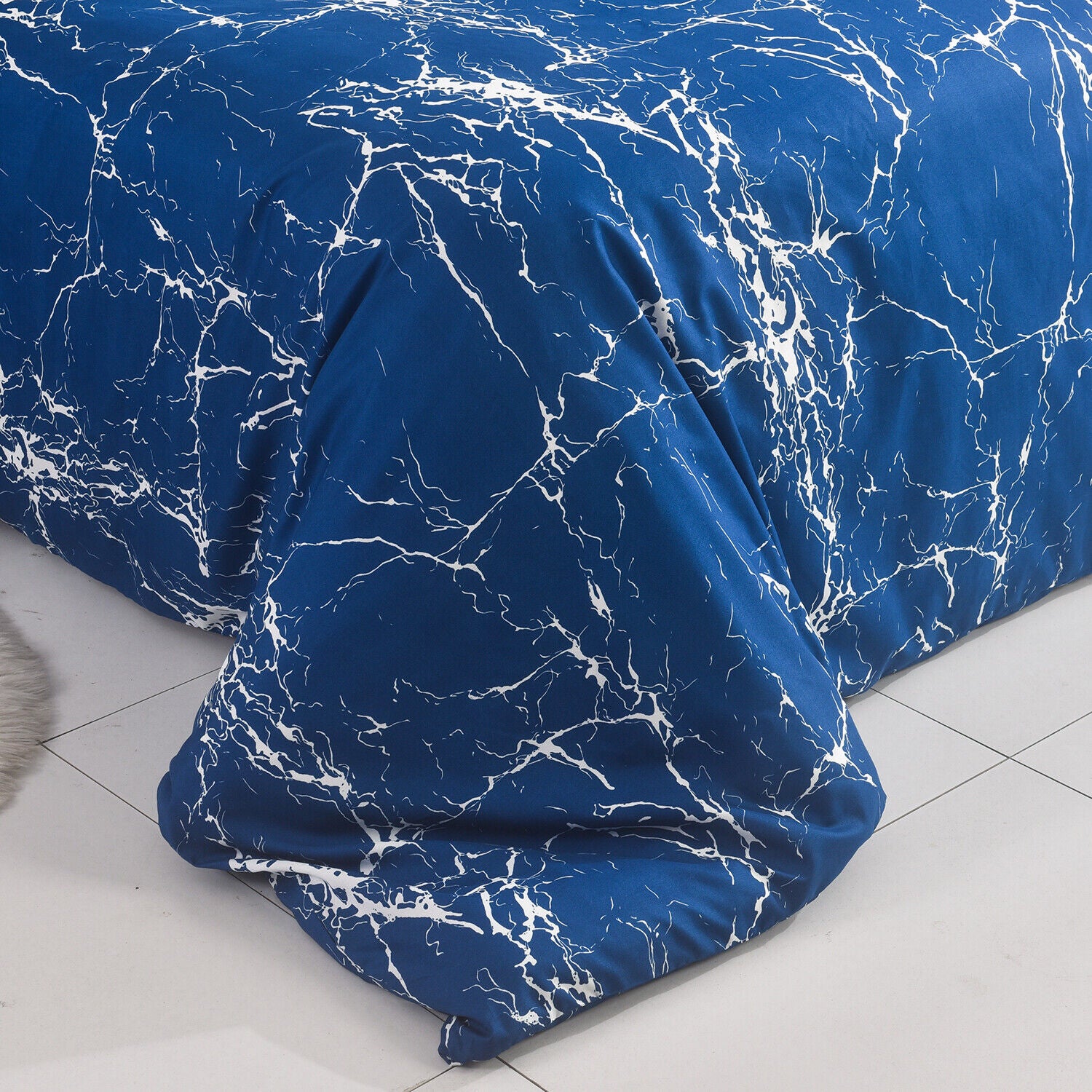 MillPrice Obsidian Marble Luxe Microfiber 4-Piece Bedding Set – Duvet Cover, Fitted Sheet & 2 Pillowcases