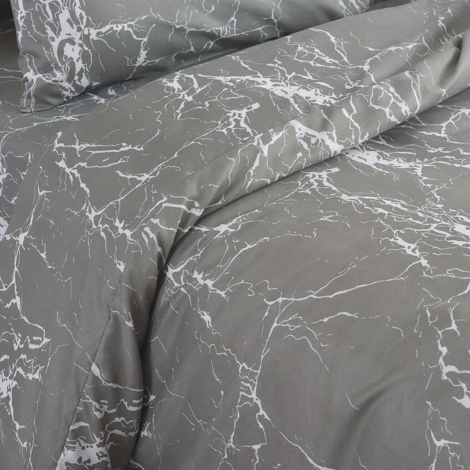 MillPrice Obsidian Marble Luxe Microfiber 4-Piece Bedding Set – Duvet Cover, Fitted Sheet & 2 Pillowcases