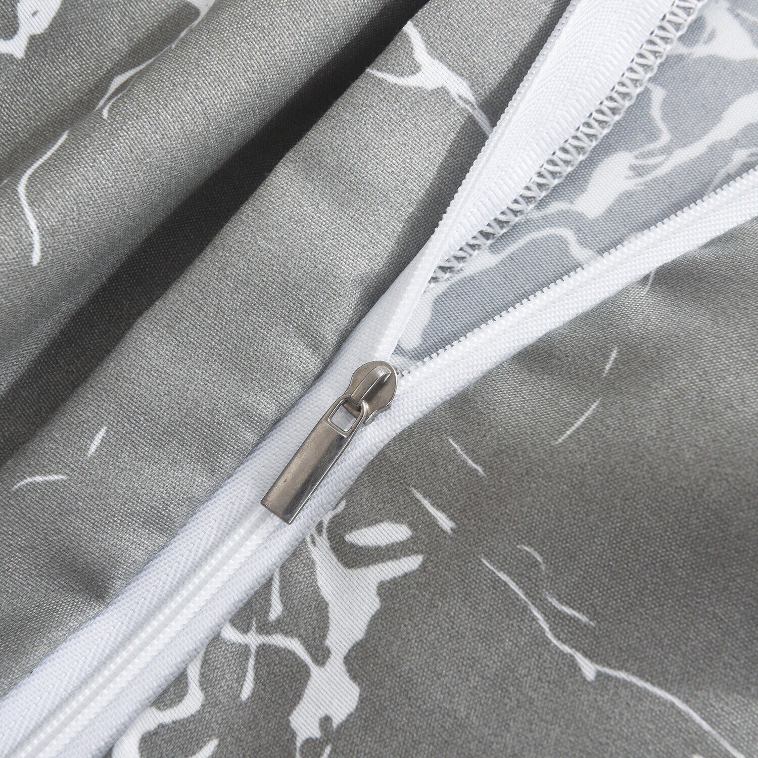 MillPrice Obsidian Marble Luxe Microfiber 4-Piece Bedding Set – Duvet Cover, Fitted Sheet & 2 Pillowcases