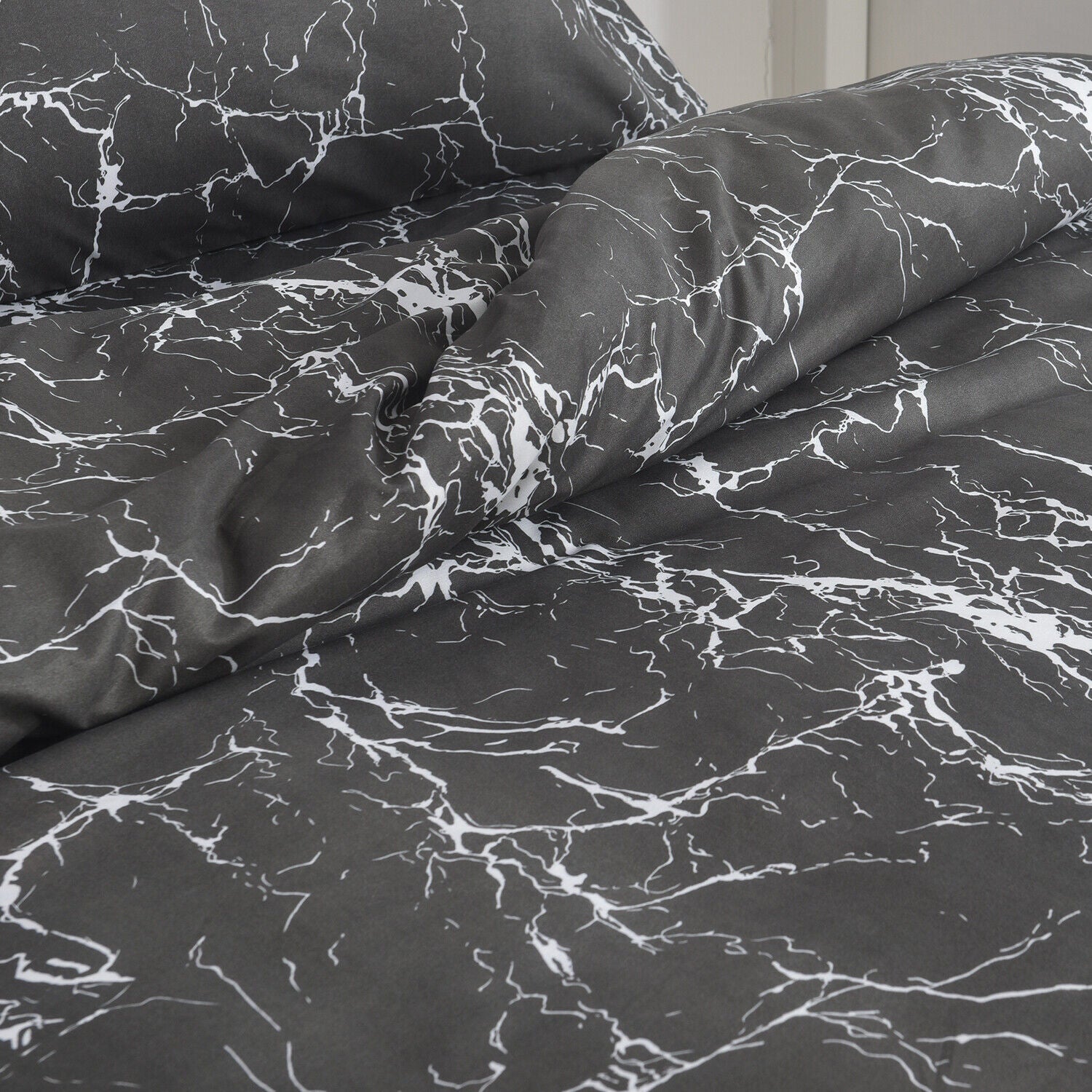 MillPrice Obsidian Marble Luxe Microfiber 4-Piece Bedding Set – Duvet Cover, Fitted Sheet & 2 Pillowcases