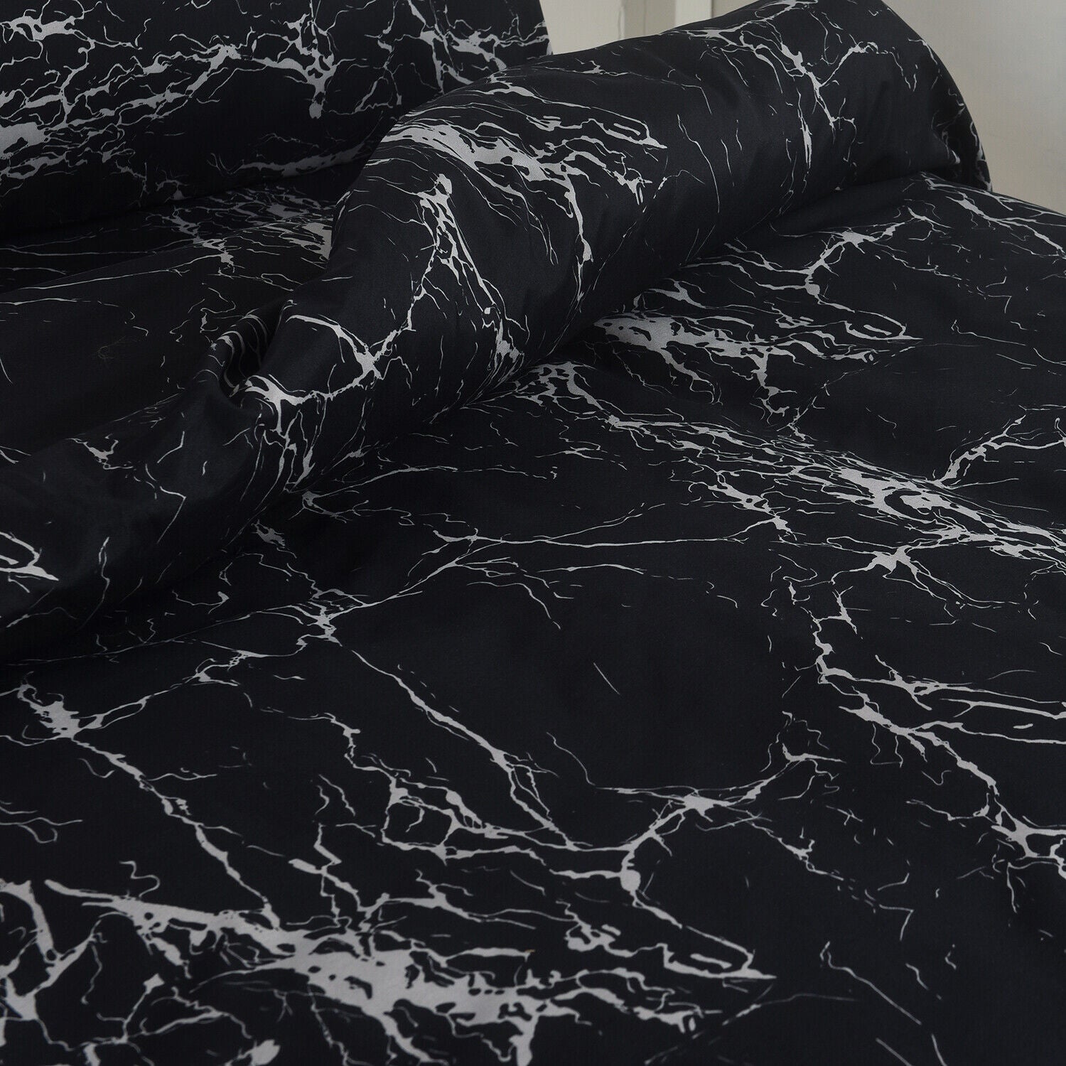 MillPrice Obsidian Marble Luxe Microfiber 4-Piece Bedding Set – Duvet Cover, Fitted Sheet & 2 Pillowcases
