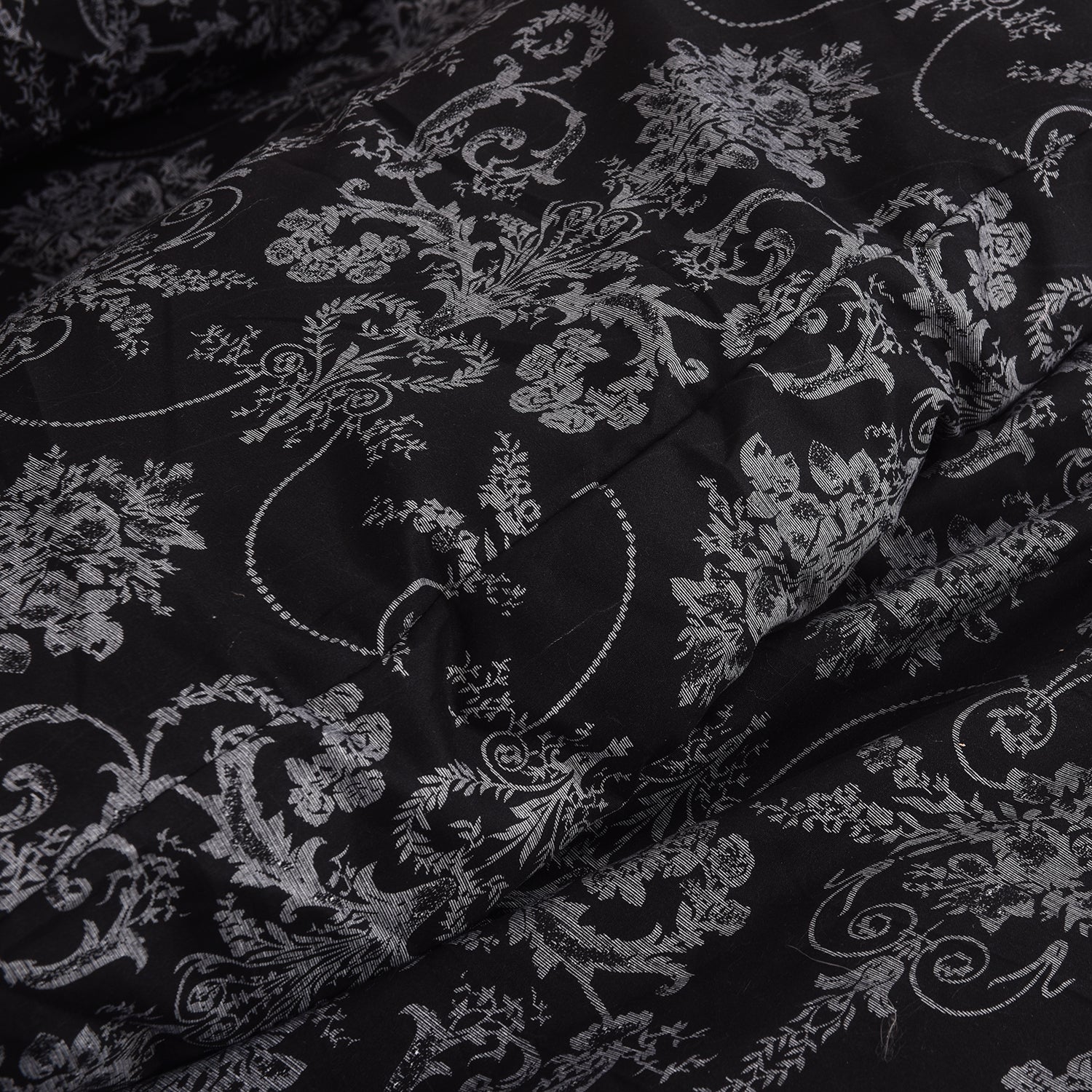 MillPrice 4-Piece Bedding Set – Refined Comfort in Signature Designs