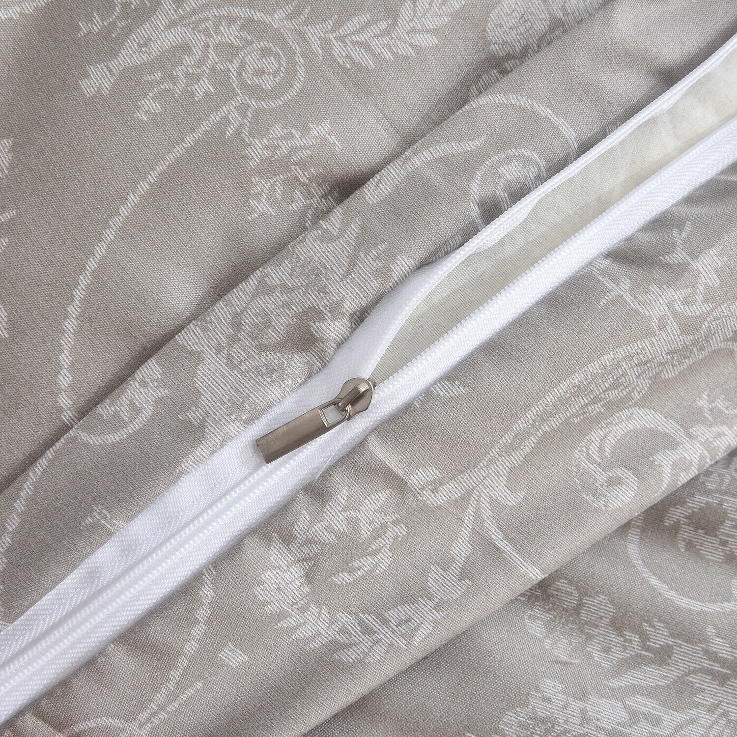 MillPrice 4-Piece Bedding Set – Refined Comfort in Signature Designs